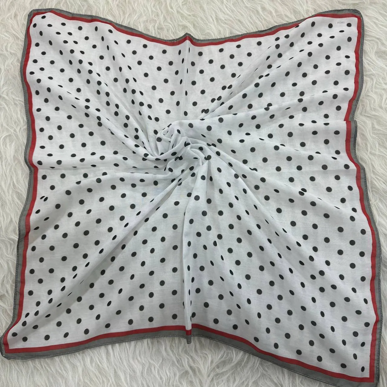 مینی اسکارف نخی خال خالی سایز 74x74 پرز نده سر نخوره دم دستی روزمره
