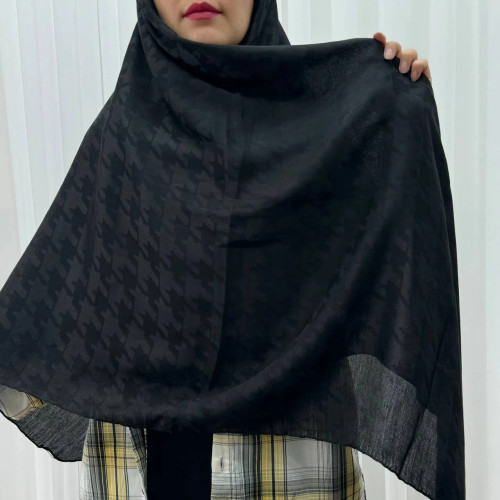 روسری ژاکارد مدل پیچازی دور دست دوز سایز 138x138 سانتیمتر