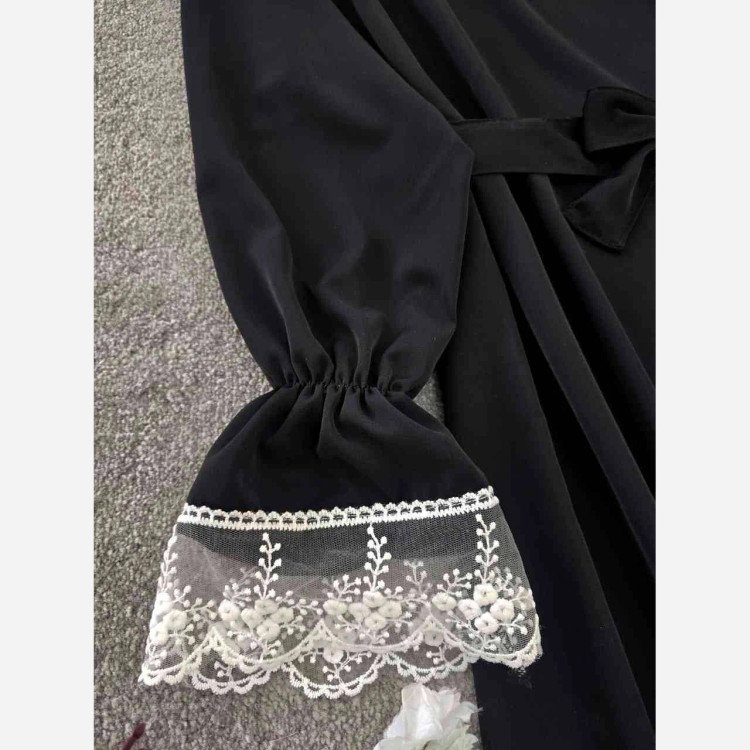 پیراهن عبایی زنانه مدل محبوبه جنس الیزه مشکی با خرجکار گیپور سفید